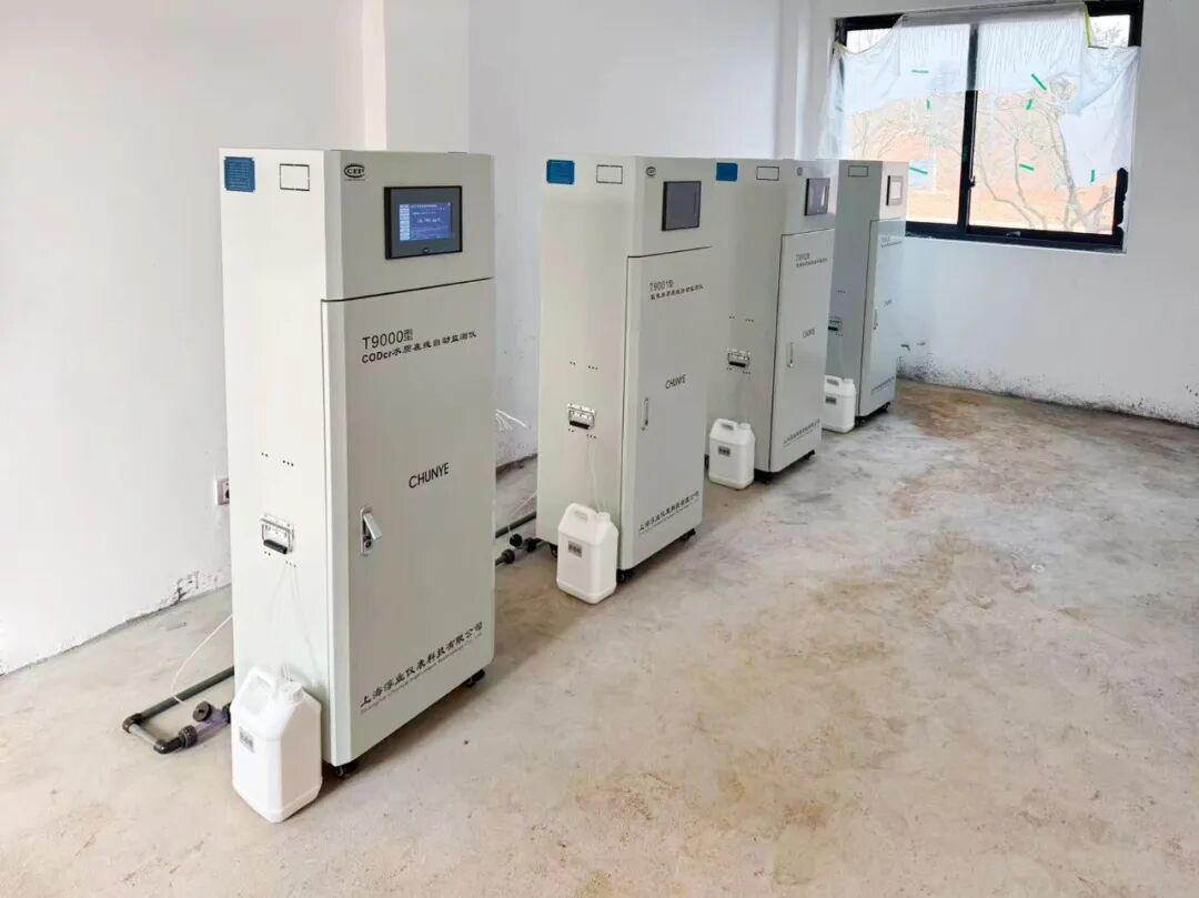 It-tagħmir installat ikopri monitoraġġ dimensjonali sħiħ tal-parametri ewlenin tal-kwalità tal-ilma matul il-proċess kollu tat-trattament tal-ilma tad-drenaġġ. Fost dawn, it-T9000 CODcr Online Automatic Water Quality Monitor juża l-metodu spettrofotometriku tal-ossidazzjoni tad-dikromat tal-potassju, b'firxa ta' kejl li tkopri 0-10,000 mg/L.