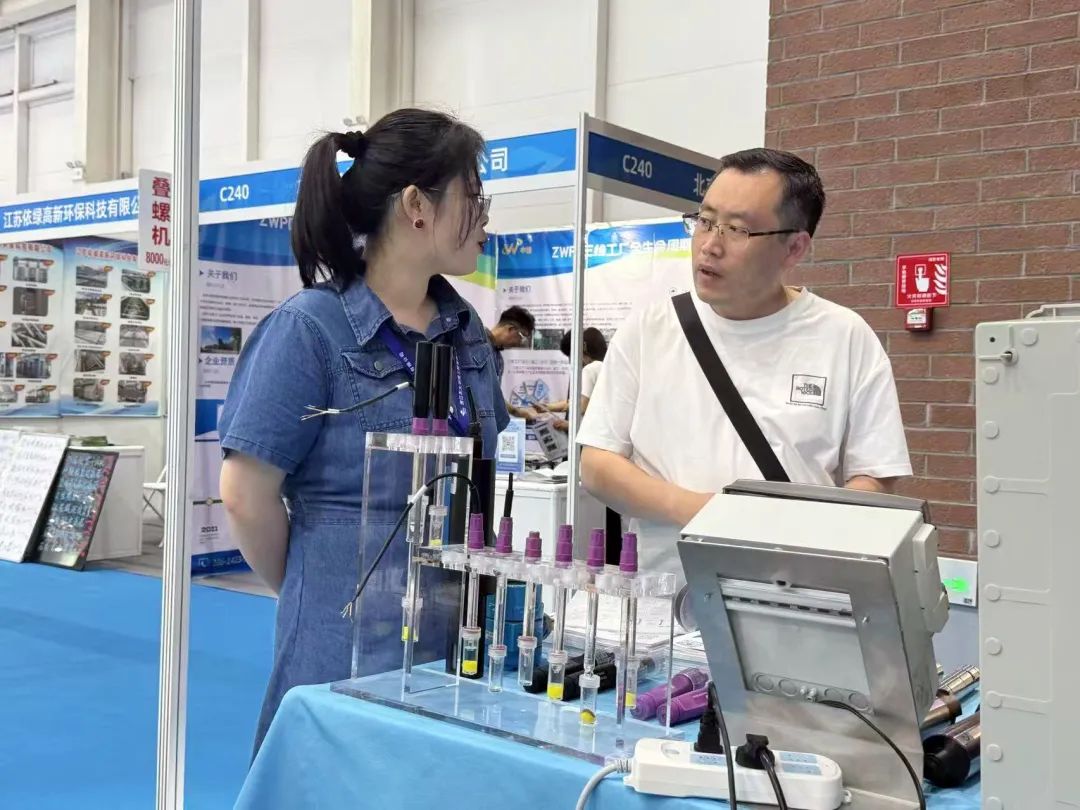 During the exhibition, many representatives and purchasers from domestic and international environmental protection companies were drawn to Chunye Technology's booth.