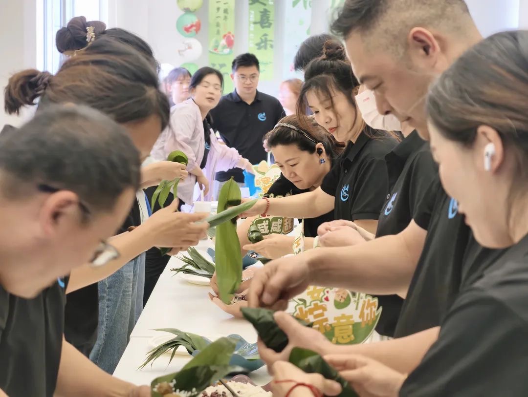 Skillful Zongzi-Making | "Zong" Joy and Laughter