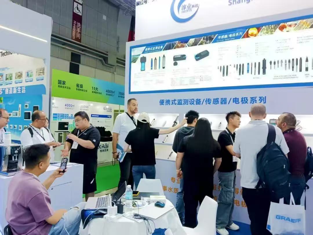 The booth was clearly divided into functional zones, with portable monitoring devices, boiler water online analyzers, and other equipment neatly displayed. The water quality monitoring equipment section was particularly impressive, featuring multi-parameter online monitors based on photoelectrochemical principles. These devices can simultaneously track metrics such as temperature and pH, making them suitable for applications like water supply and pipeline networks. Their high precision and strong stability provide a solid data foundation for water quality monitoring.