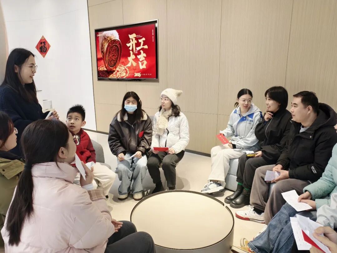 Games like "Number Bomb," "Speaking in Unison," and "Grouping Numbers" unfolded one after another,